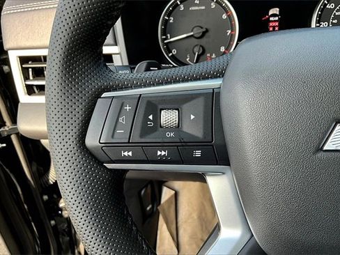 New 2025 Mitsubishi Outlander SE image 11