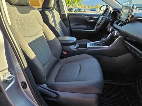 Used 2022 Toyota RAV4 XLE w/ Convenience Package image 31