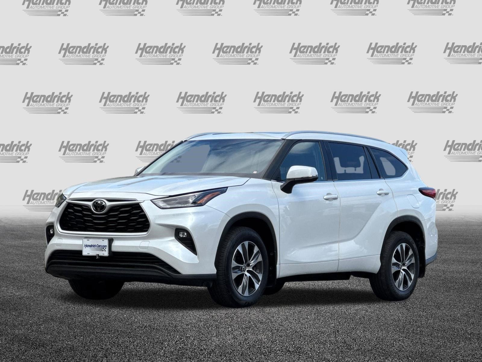 Used 2022 Toyota Highlander XLE AWD/4WD image 9