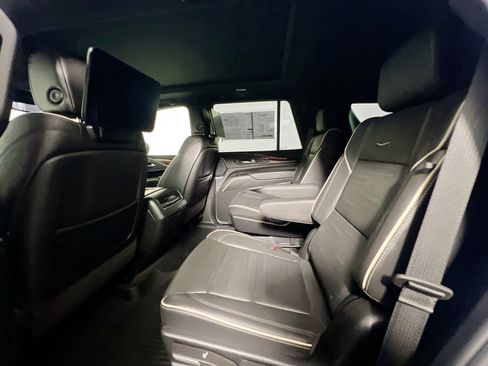 Used 2024 Cadillac Escalade Premium Luxury w/ Performance Package AWD/4WD image 28