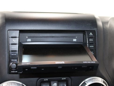 Used 2015 Jeep Wrangler Sport AWD/4WD image 34