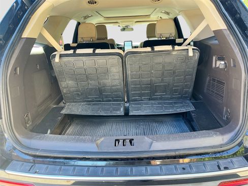 Used 2020 Ford Explorer Platinum w/ Premium Technology Package image 28