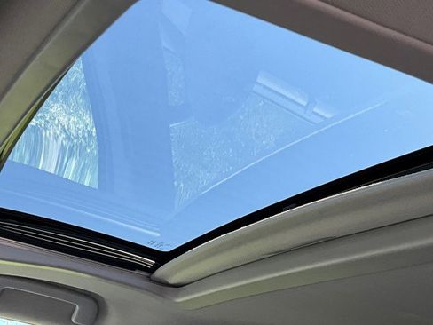 Used 2015 Toyota Sienna XLE w/ XLE Navigation Package image 20