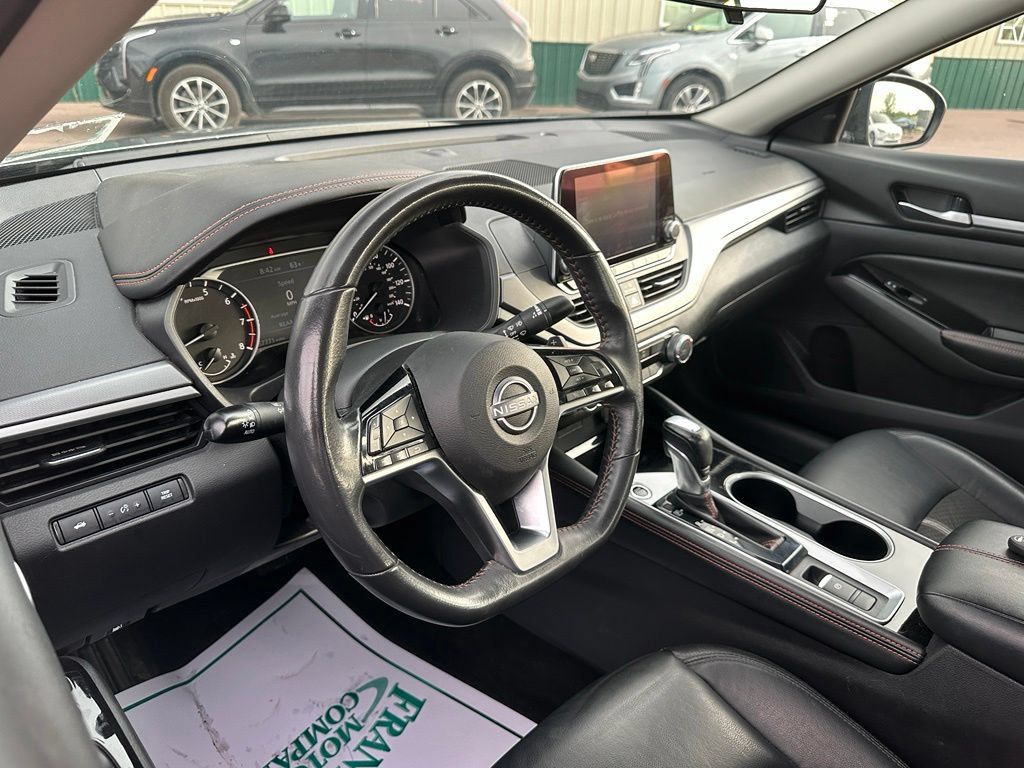 Used 2024 Nissan Altima 2.5 SR AWD/4WD image 2
