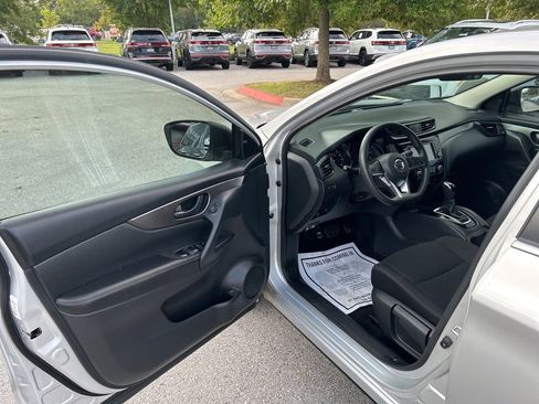 Used 2019 Nissan Rogue Sport S image 9