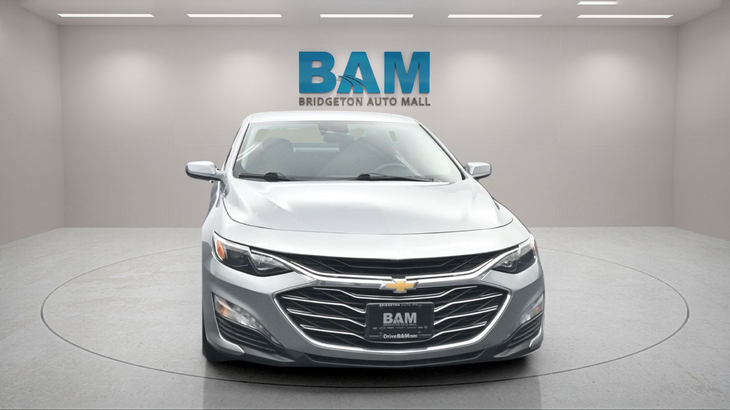 Used 2025 Chevrolet Malibu LT FWD image 2