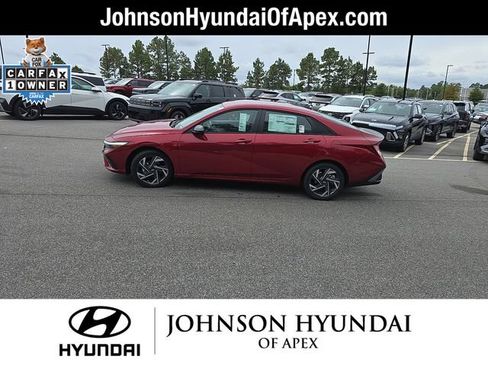 Certified 2025 Hyundai Elantra Sport FWD image 18