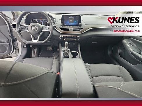 Used 2024 Nissan Altima 2.5 SV FWD image 19