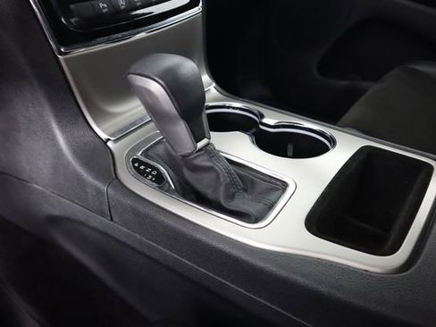 Used 2019 Jeep Grand Cherokee Laredo AWD/4WD image 57