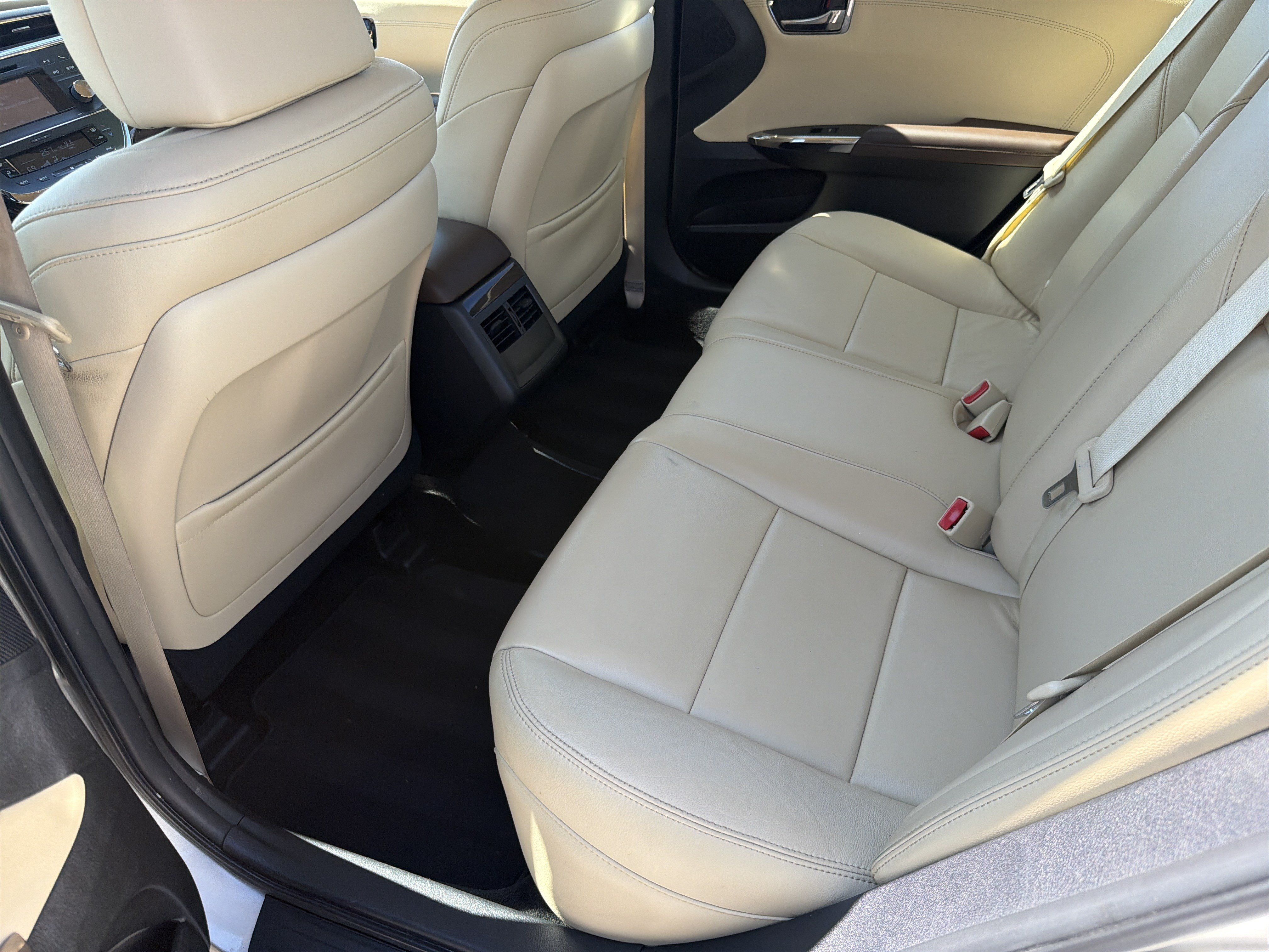 Used 2014 Toyota Avalon XLE FWD image 30