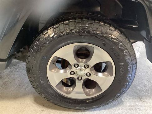 Certified 2018 Jeep Wrangler Sahara w/ Connectivity Group AWD/4WD image 9