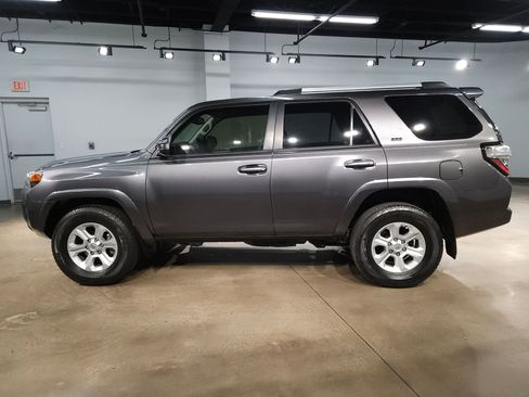 Used 2022 Toyota 4Runner SR5 RWD image 4