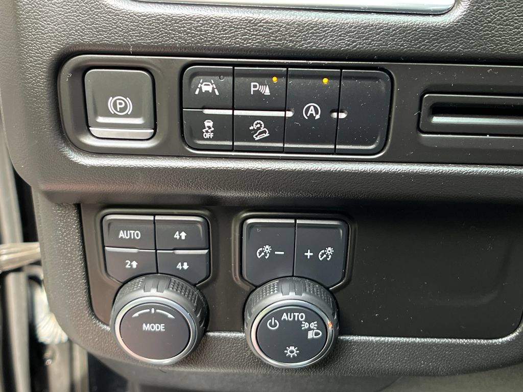 Used 2023 Chevrolet Tahoe Premier AWD/4WD image 29