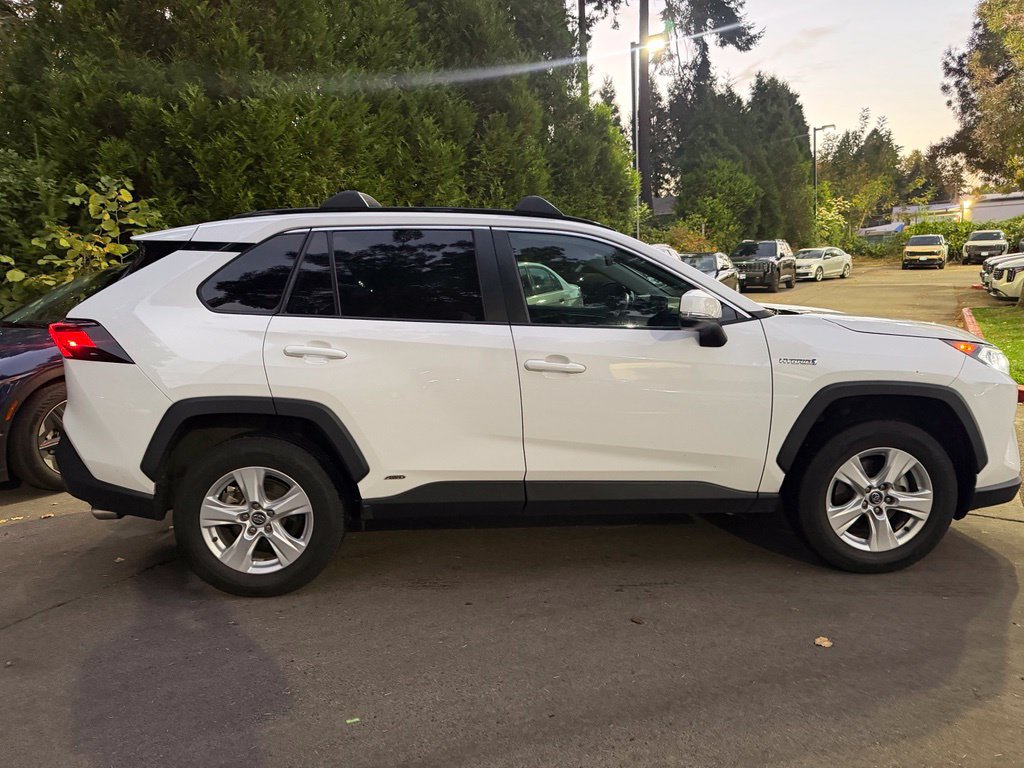 Used 2020 Toyota RAV4 XLE w/ XLE Grade Weather Package AWD/4WD image 2