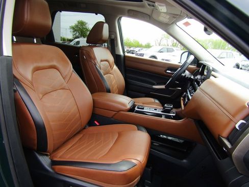 Used 2025 Nissan Pathfinder Platinum w/ Cargo Package AWD/4WD image 17