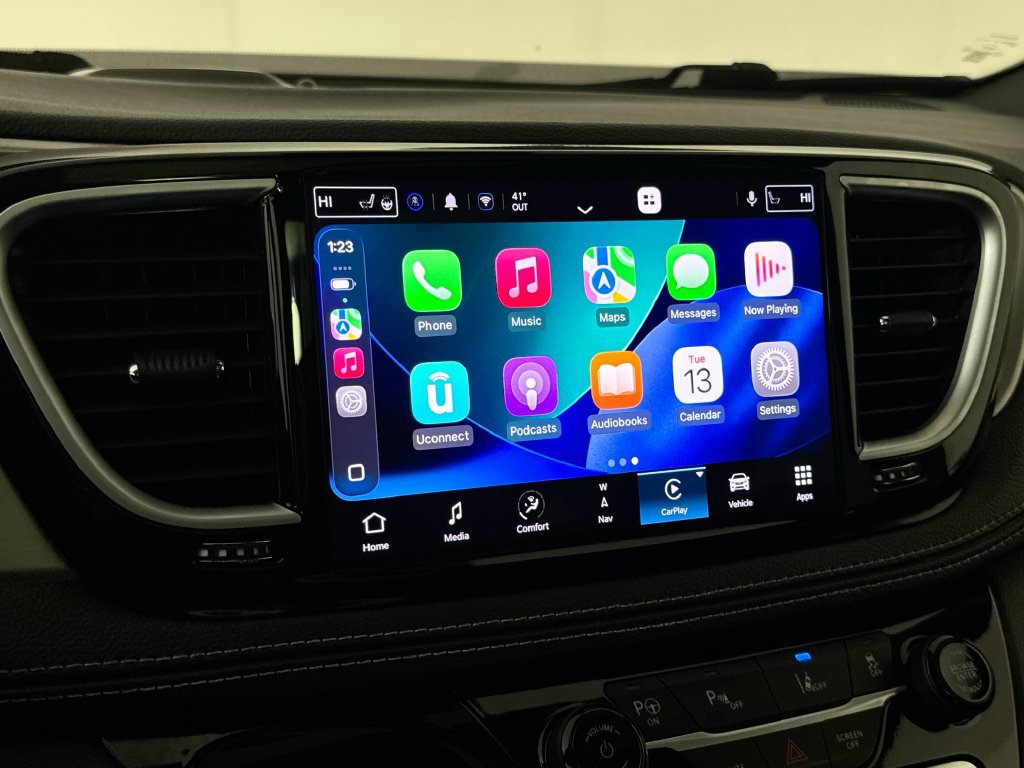 Used 2023 Chrysler Pacifica Limited w/ S Appearance Package FWD image 17