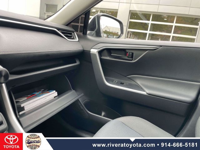 Certified 2025 Toyota RAV4 LE AWD/4WD image 33