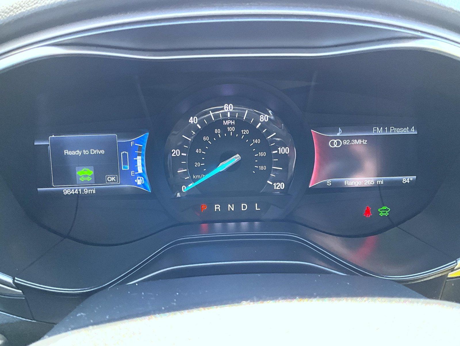 Used 2019 Ford Fusion SE FWD image 16