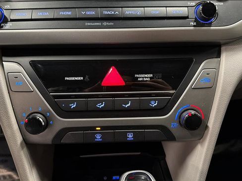 Used 2017 Hyundai Elantra SE image 29