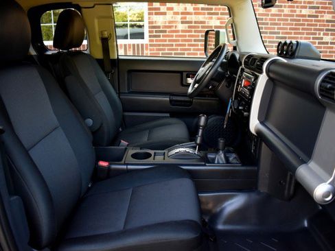Used 2014 Toyota FJ Cruiser 4WD w/ Convenience Package image 41