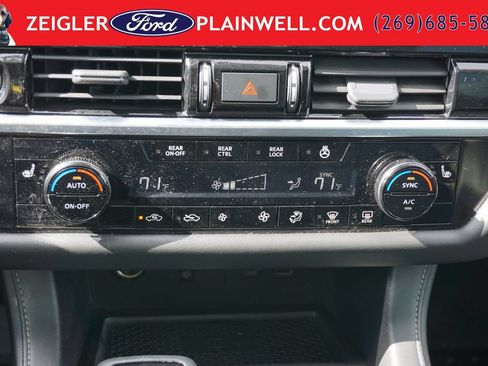 Used 2023 Nissan Pathfinder SL w/ SL Premium Package AWD/4WD image 24