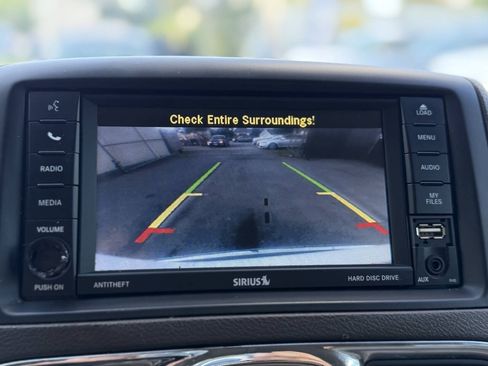 Used 2013 Chrysler Town & Country Touring FWD image 13