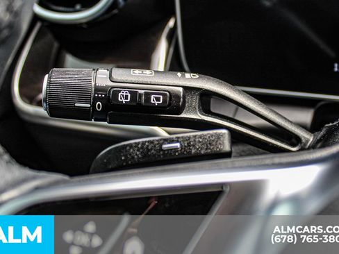Used 2024 Mercedes-Benz GLC 300 4MATIC image 29