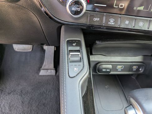 Certified 2023 Kia Telluride EX w/ EX Captain's Chair Package FWD image 28
