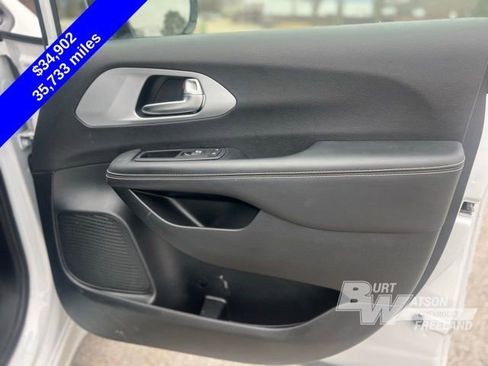 Used 2025 Chrysler Pacifica Limited FWD image 26