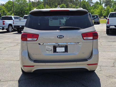 Used 2016 Kia Sedona EX FWD image 10