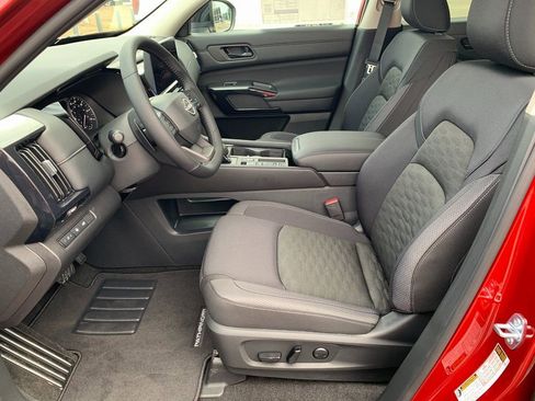 New 2026 Nissan Pathfinder SV image 15