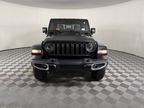 Used 2024 Jeep Gladiator Sport AWD/4WD image 3