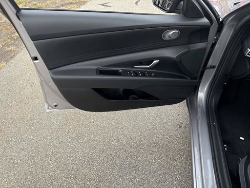 Used 2026 Hyundai Elantra SE FWD image 22