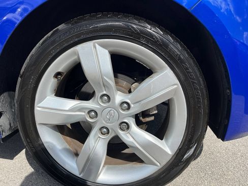 Used 2013 Hyundai Veloster FWD image 12