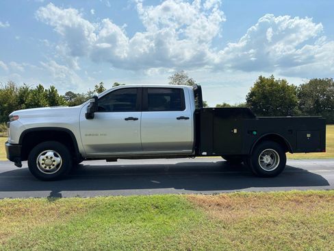 Used 2021 Chevrolet Silverado 3500 W/T w/ WT Convenience Package AWD/4WD image 2