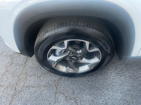 Used 2025 Chevrolet Trax LT image 29