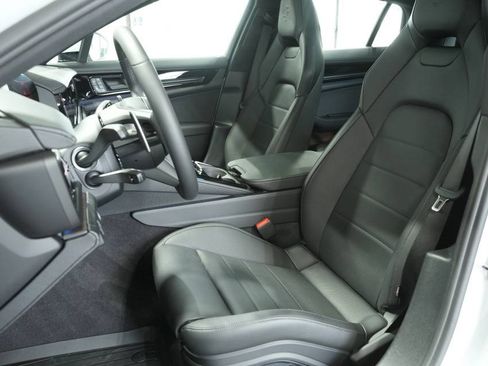 New 2025 Porsche Panamera 4 image 5