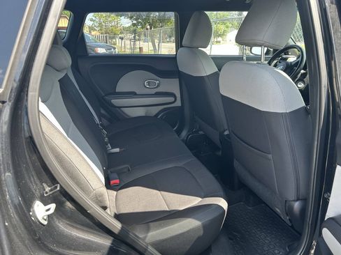 Used 2014 Kia Soul FWD image 13