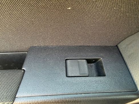Used 2018 Toyota Corolla LE FWD image 29