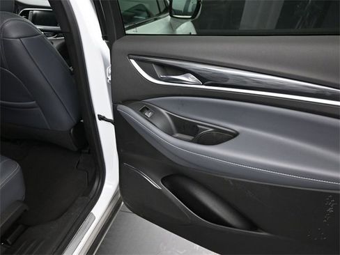 Used 2024 Buick Enclave Premium image 22
