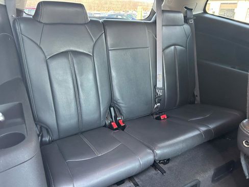 Used 2015 Chevrolet Traverse LT image 13