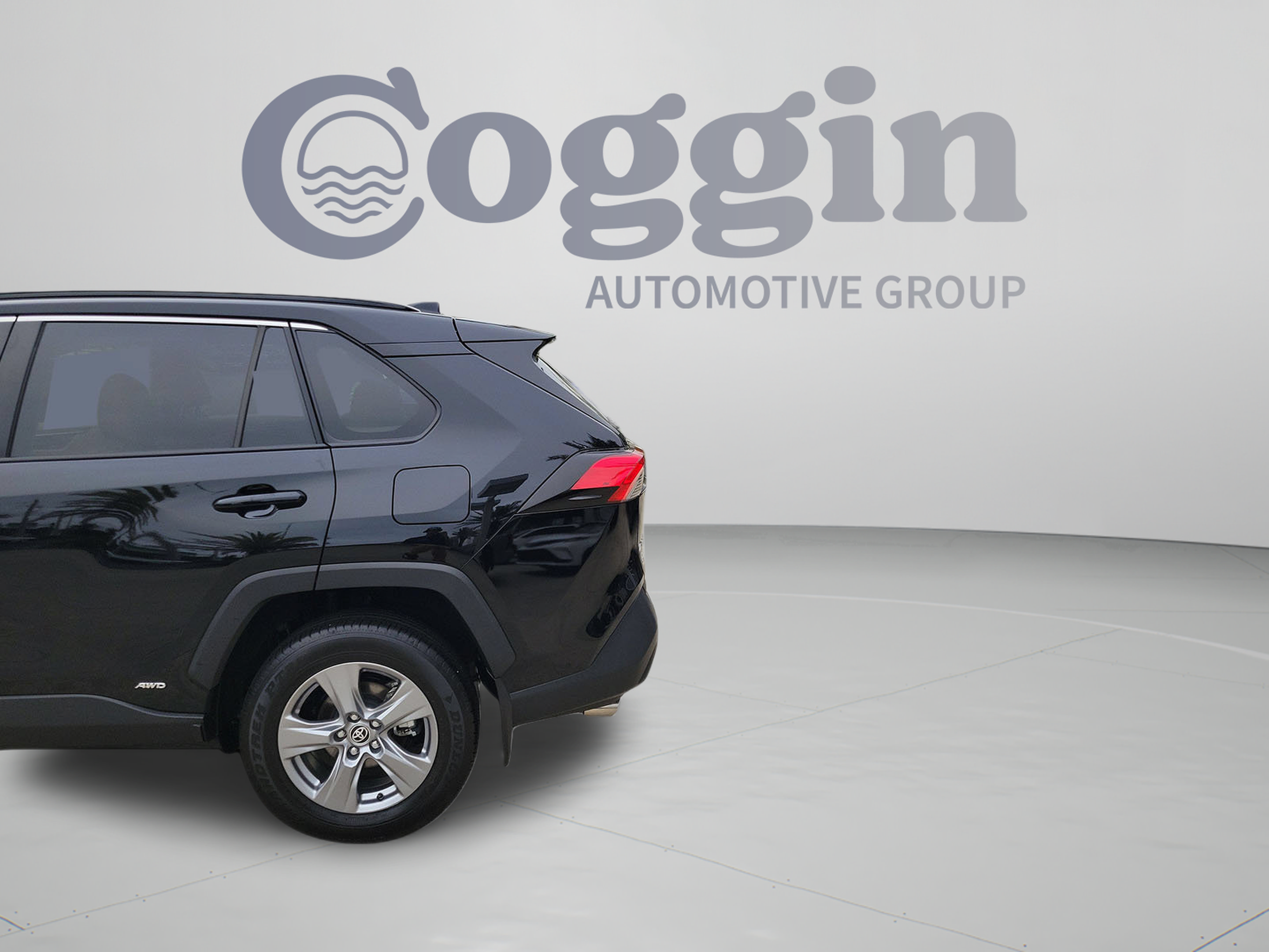 Used 2025 Toyota RAV4 LE AWD/4WD image 30