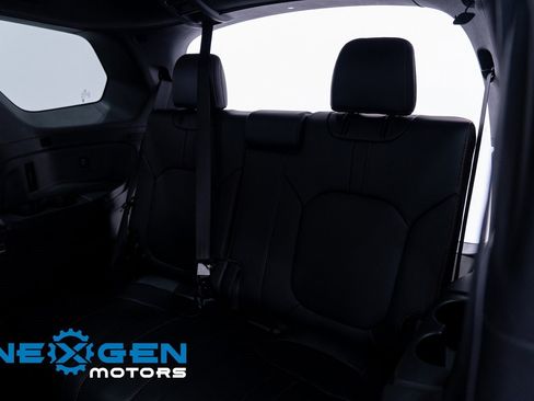 Used 2025 Honda Pilot TrailSport image 26