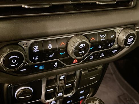 Used 2025 Jeep Wrangler Unlimited Rubicon 4xe image 24