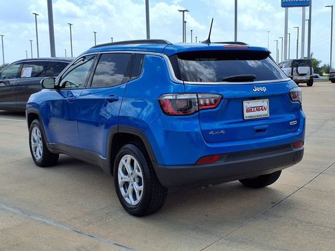 Used 2024 Jeep Compass Latitude AWD/4WD image 2