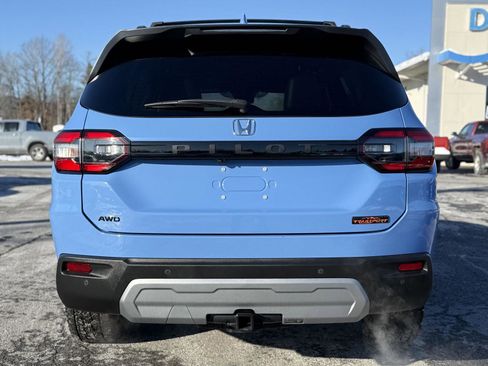 Certified 2023 Honda Pilot TrailSport image 6