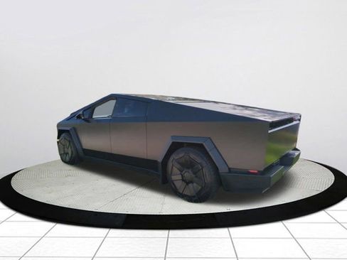 Used 2024 Tesla Cybertruck AWD Crew Cab image 5