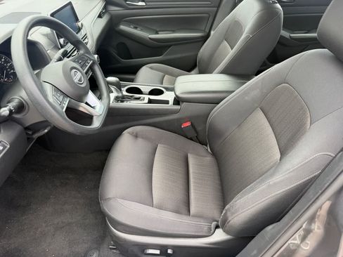 Used 2024 Nissan Altima 2.5 SV FWD image 15