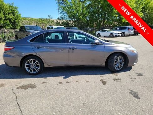Used 2016 Toyota Camry SE FWD image 2