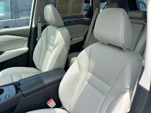 Certified 2021 Nissan Rogue SV w/ Premium Package FWD image 22